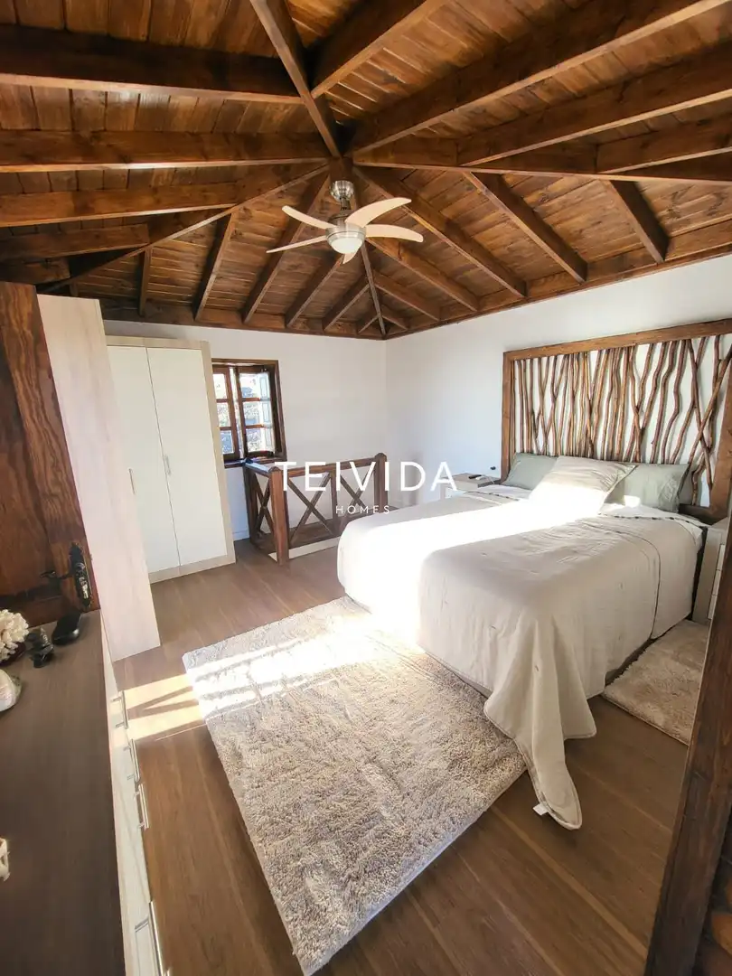 Dormitori de Casa o xalet en venda en Guía de Isora amb Piscina