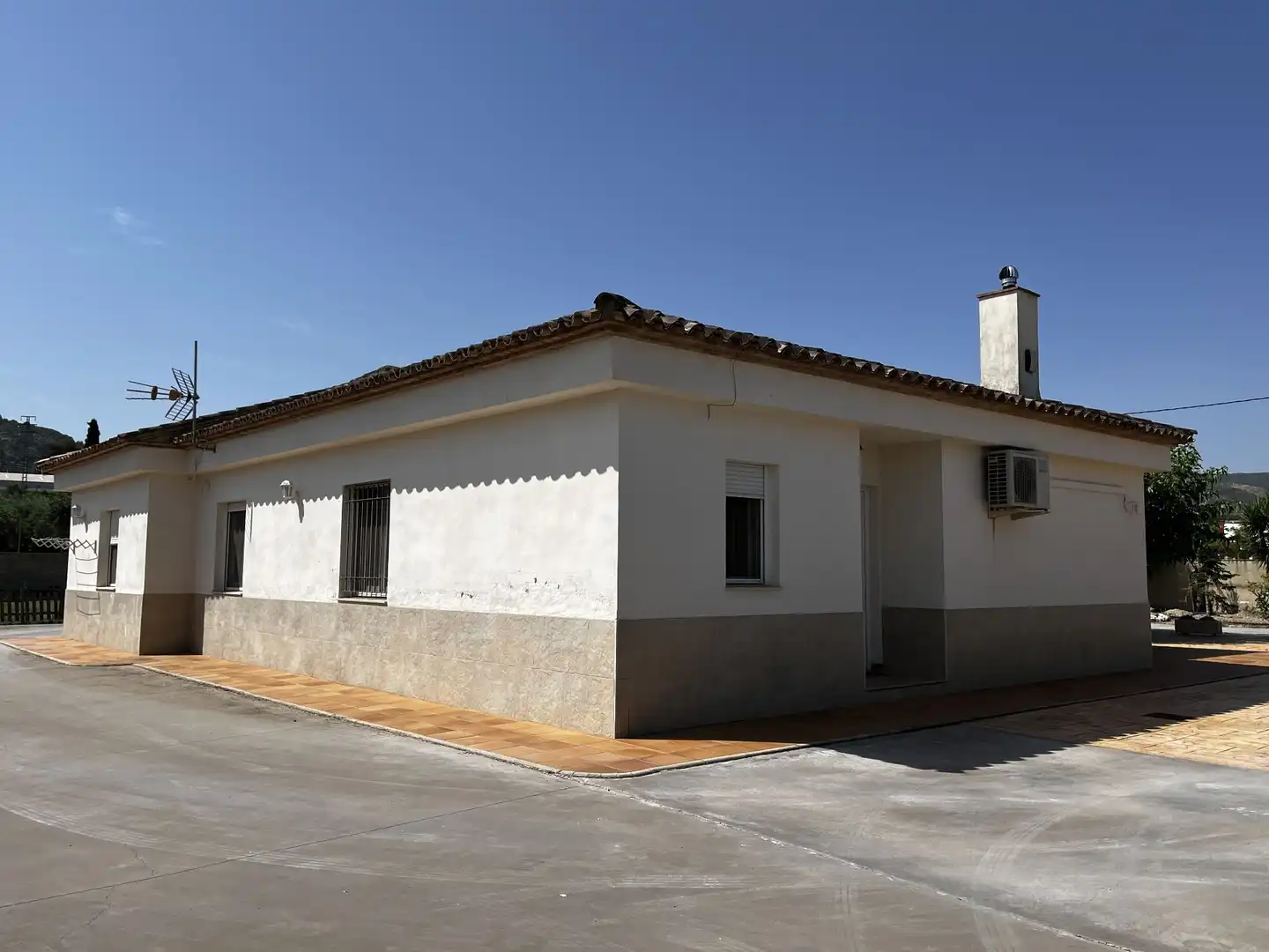 Vista exterior de Casa o xalet en venda en Ontinyent amb Aire condicionat, Calefacció i Jardí privat