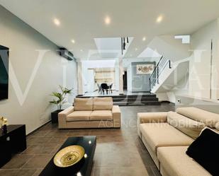 Living room of Single-family semi-detached for sale in  Toledo Capital  with Air Conditioner, Heating and Private garden