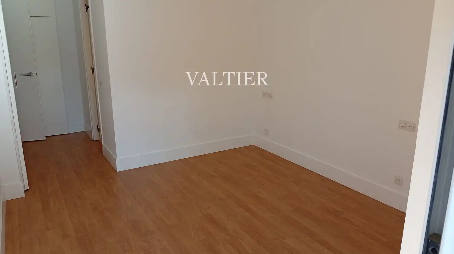 Bedroom of Flat for rent in Madrid  with Air Conditioner, Terrace and Swimming Pool