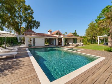 Casa con piscina en venta en Nueva Andalucía