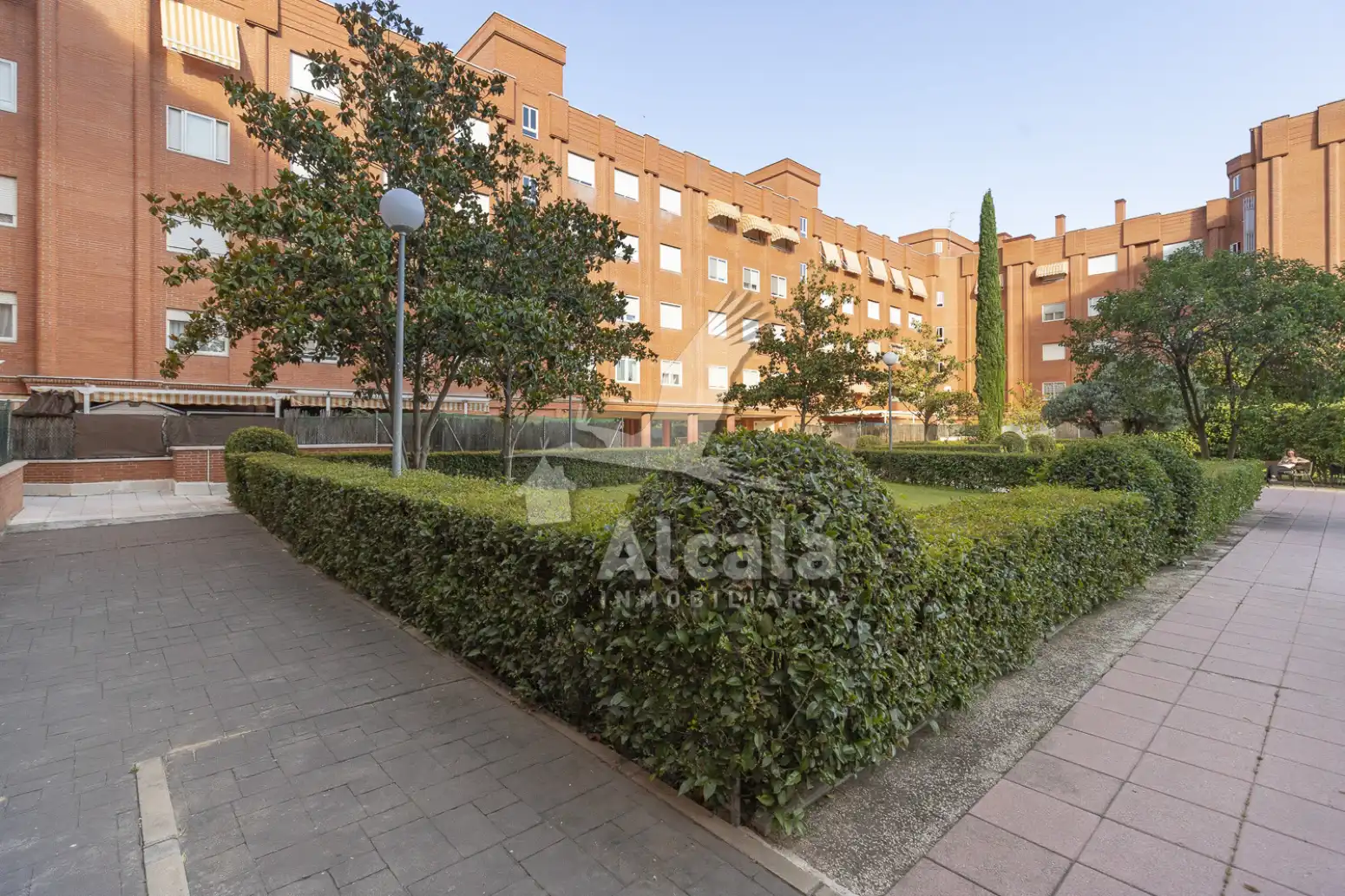 Vista exterior de Piso en venta en Alcalá de Henares con Aire acondicionado, Calefacción y Trastero
