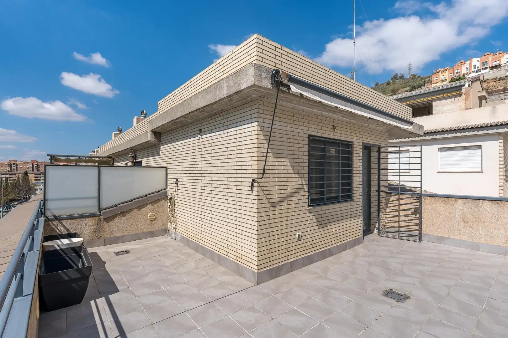 Vista exterior de Casa adosada en venta en Granada con Jardín privado y Balcón