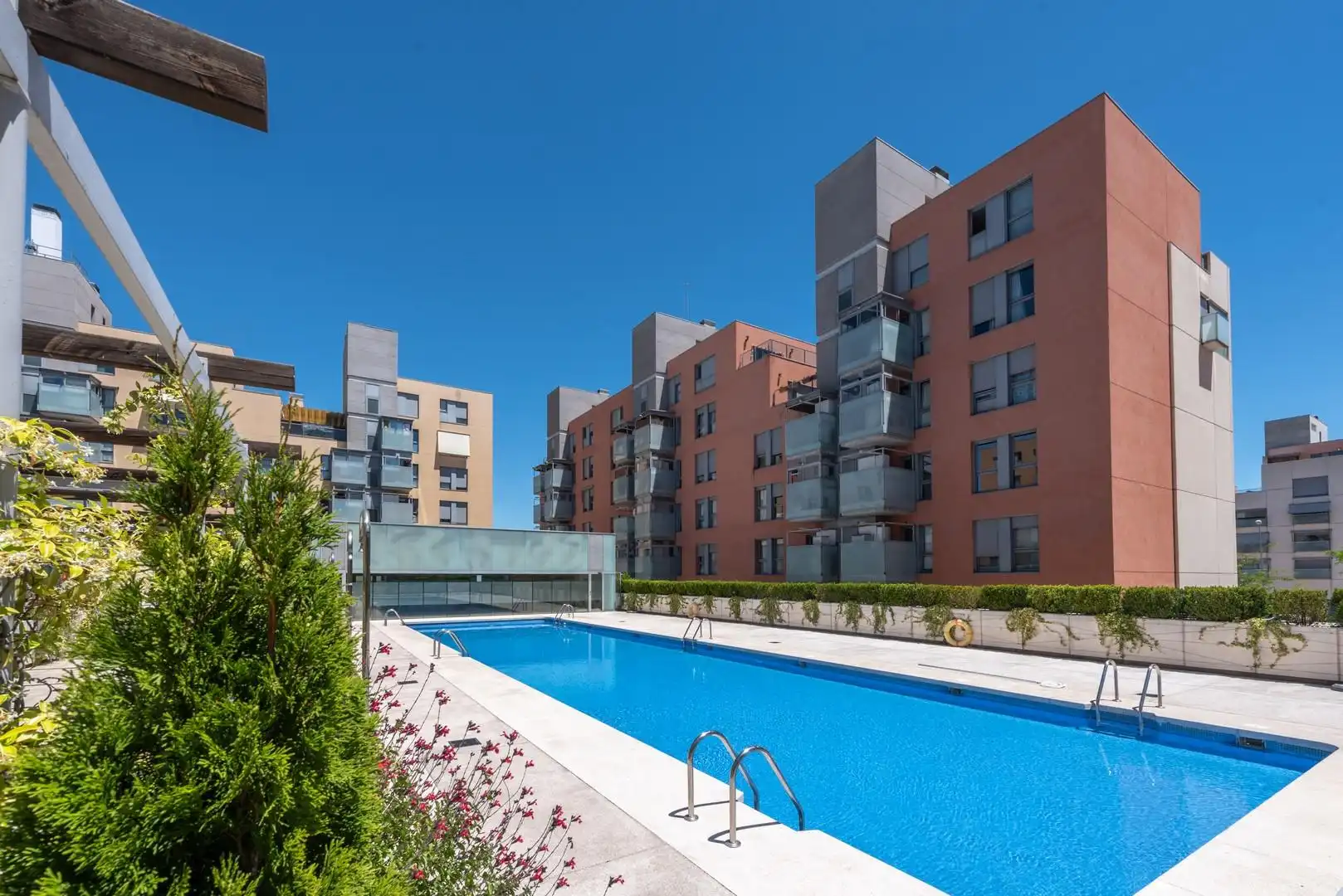 Piscina de Pis en venda en Madrid amb Traster
