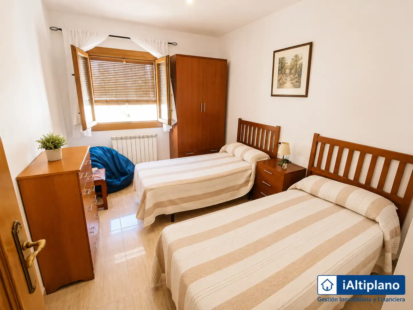 Schlafzimmer von Wohnung zum Verkauf in Baza mit Heizung, Möbliert und Ofen