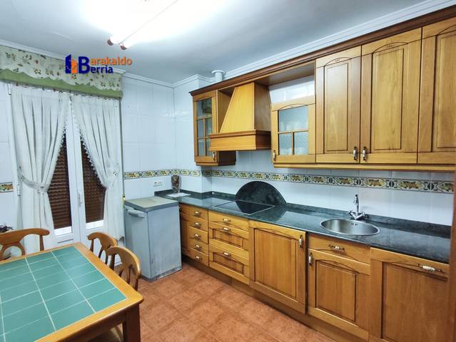 Piso en Venta en Grupo Vista Alegre, 7 en Txabarri - La Unión - Vista Alegre