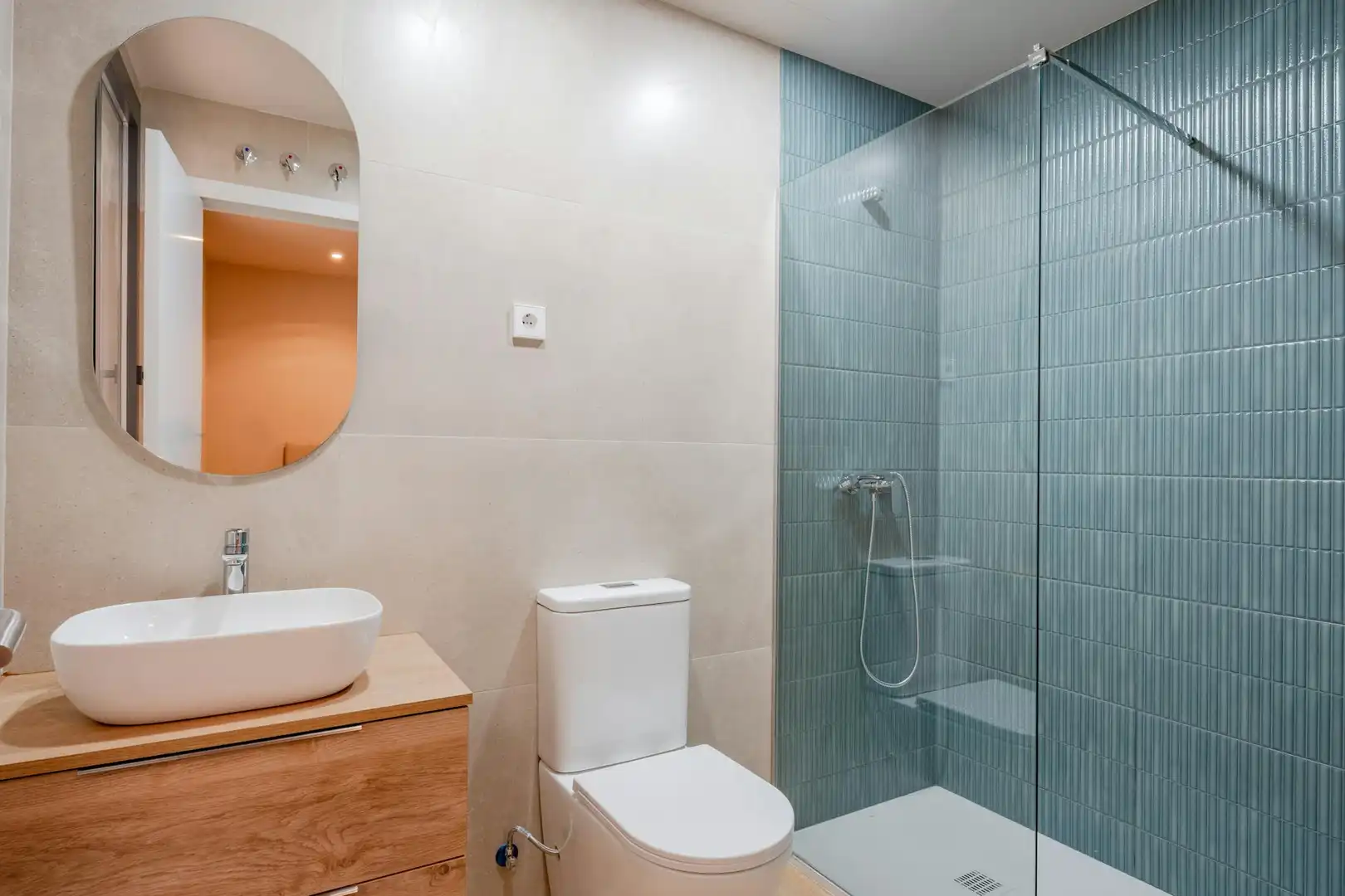 Bathroom of Flat for rent in Getafe  with Air Conditioner, Heating and Furnished