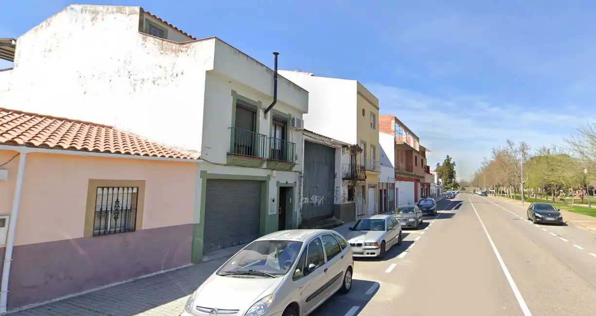 Vista exterior de Casa adosada en venta en Mérida con Terraza