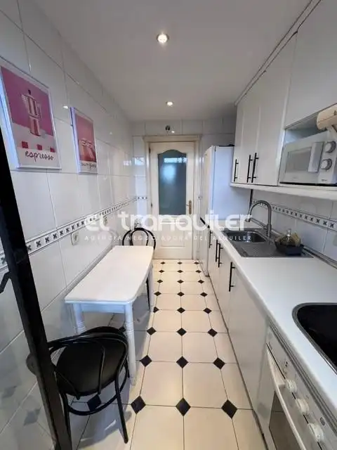 Kitchen of Flat for rent in Madrid  with Air Conditioner, Parquet flooring and Swimming Pool