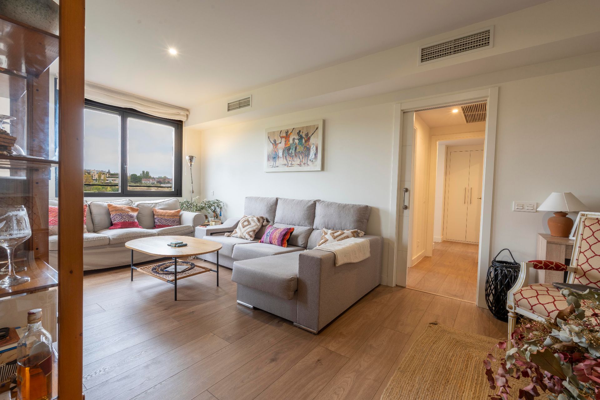 Living room of Flat to rent in La Moraleja  with Air Conditioner, Heating and Parquet flooring