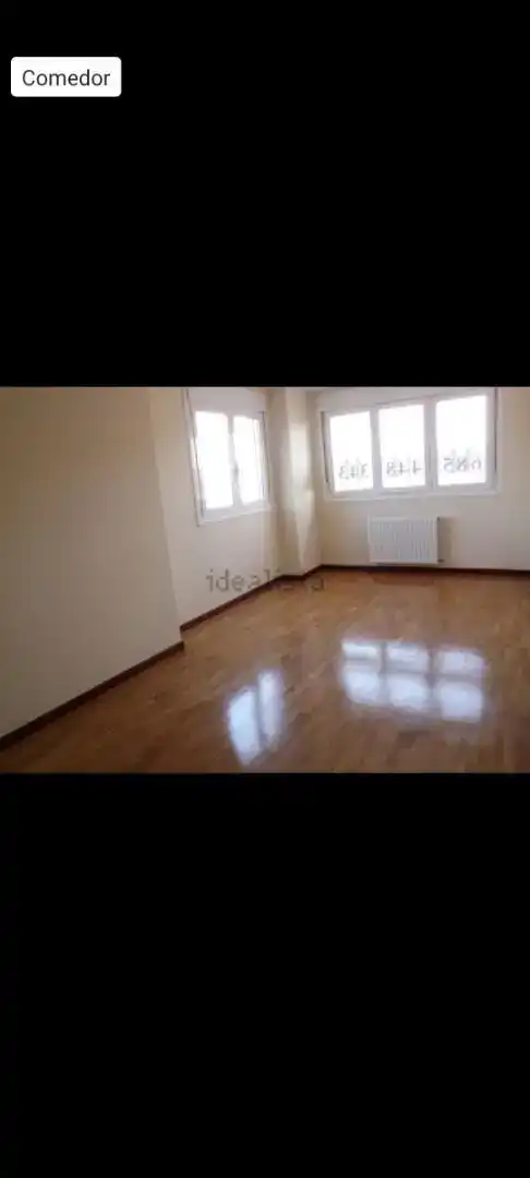 Schlafzimmer von Maisonette zum Verkauf in Gijón  mit Parkett, Abstellraum und Ofen