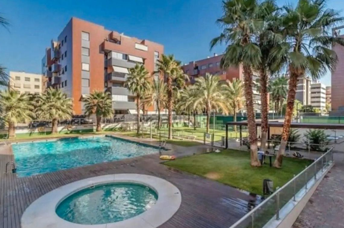 Exterior view of Flat to rent in  Granada Capital  with Furnished and Community pool