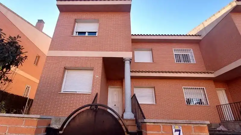 Exterior view of Houses for sale in Ugena