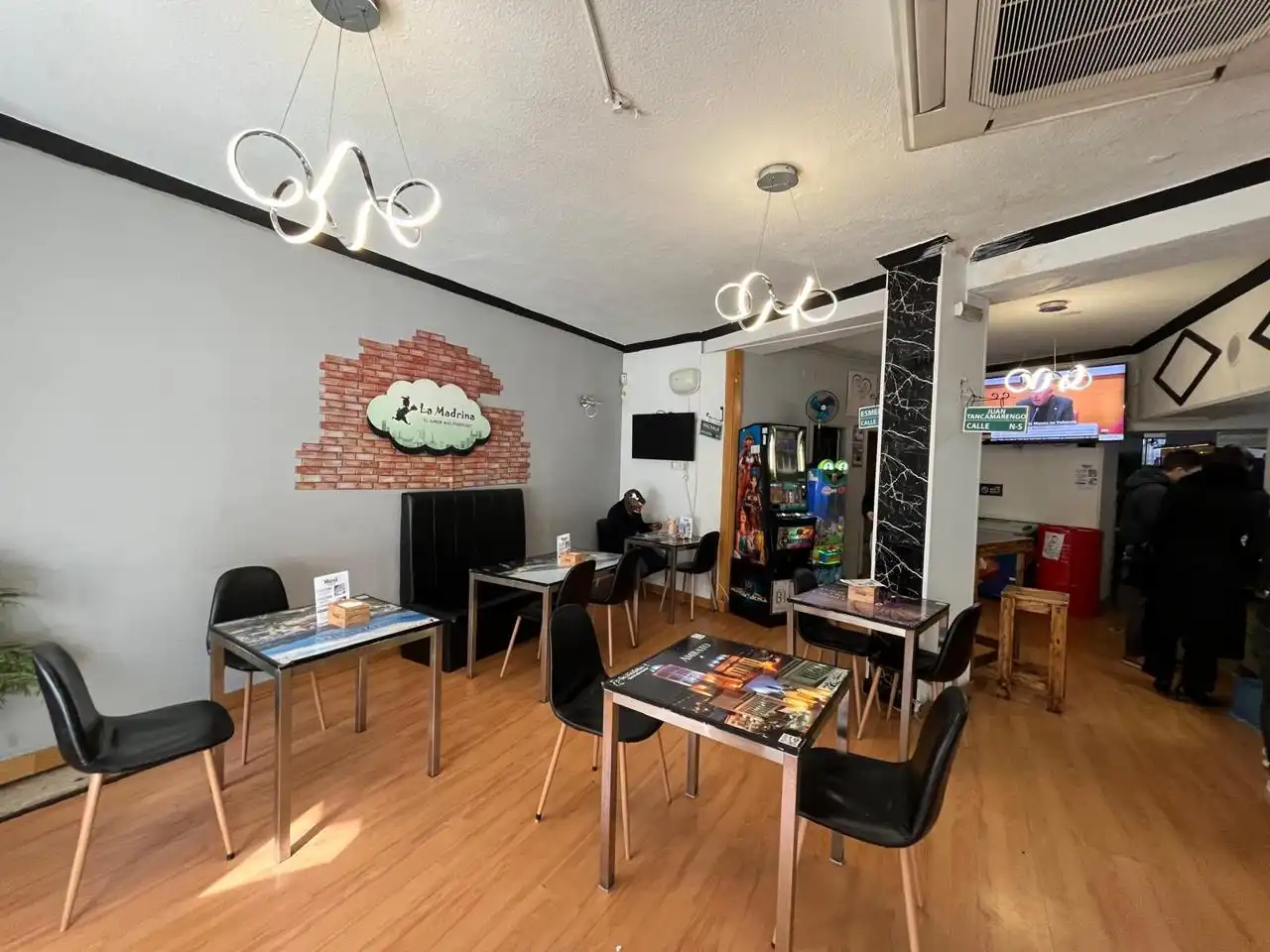Commercial properties for sale in Madrid  with Air Conditioner, Furnished and Alarm