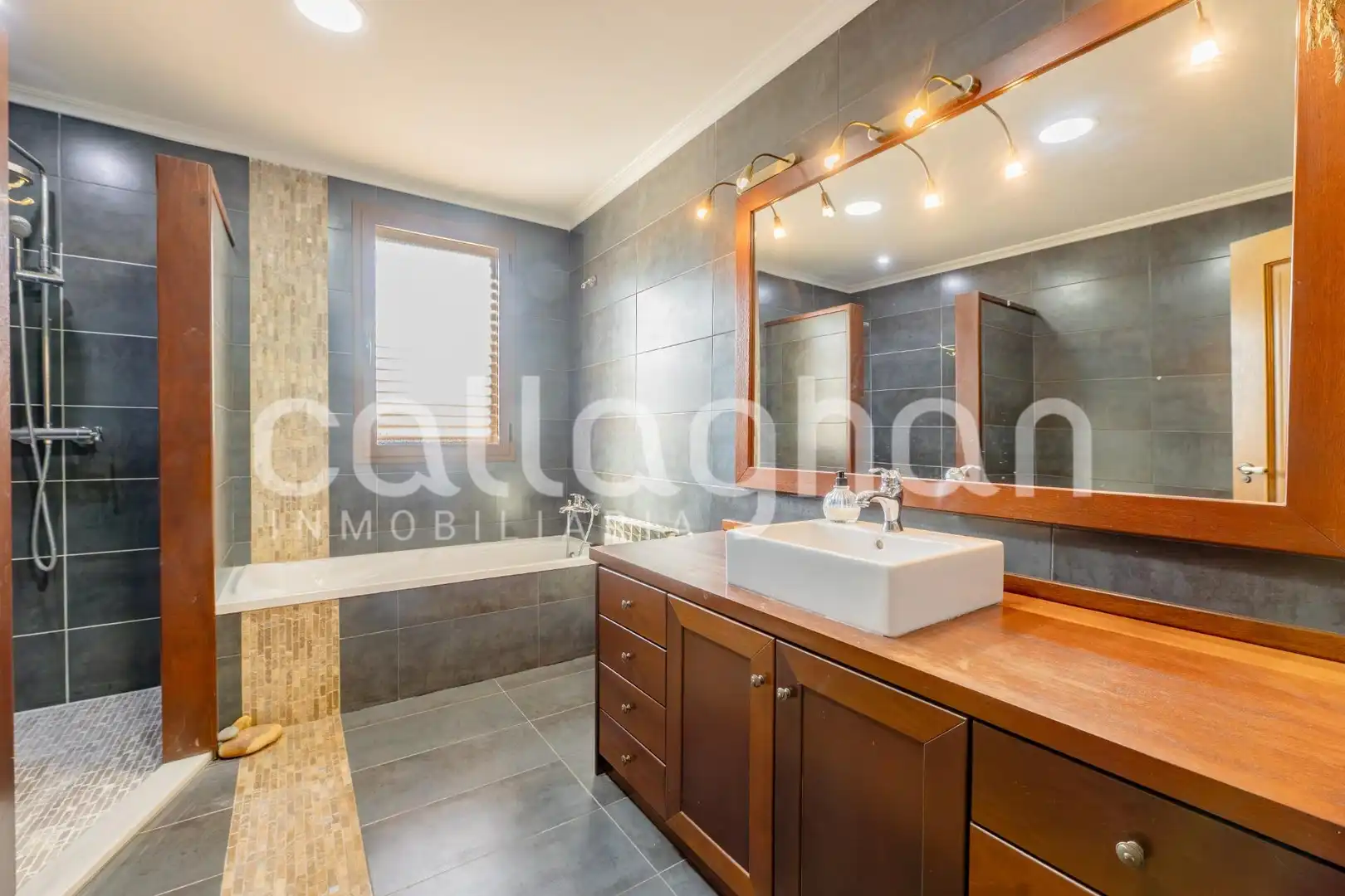 Badezimmer von Haus oder Chalet zum Verkauf in Bétera mit Klimaanlage, Heizung und Privatgarten