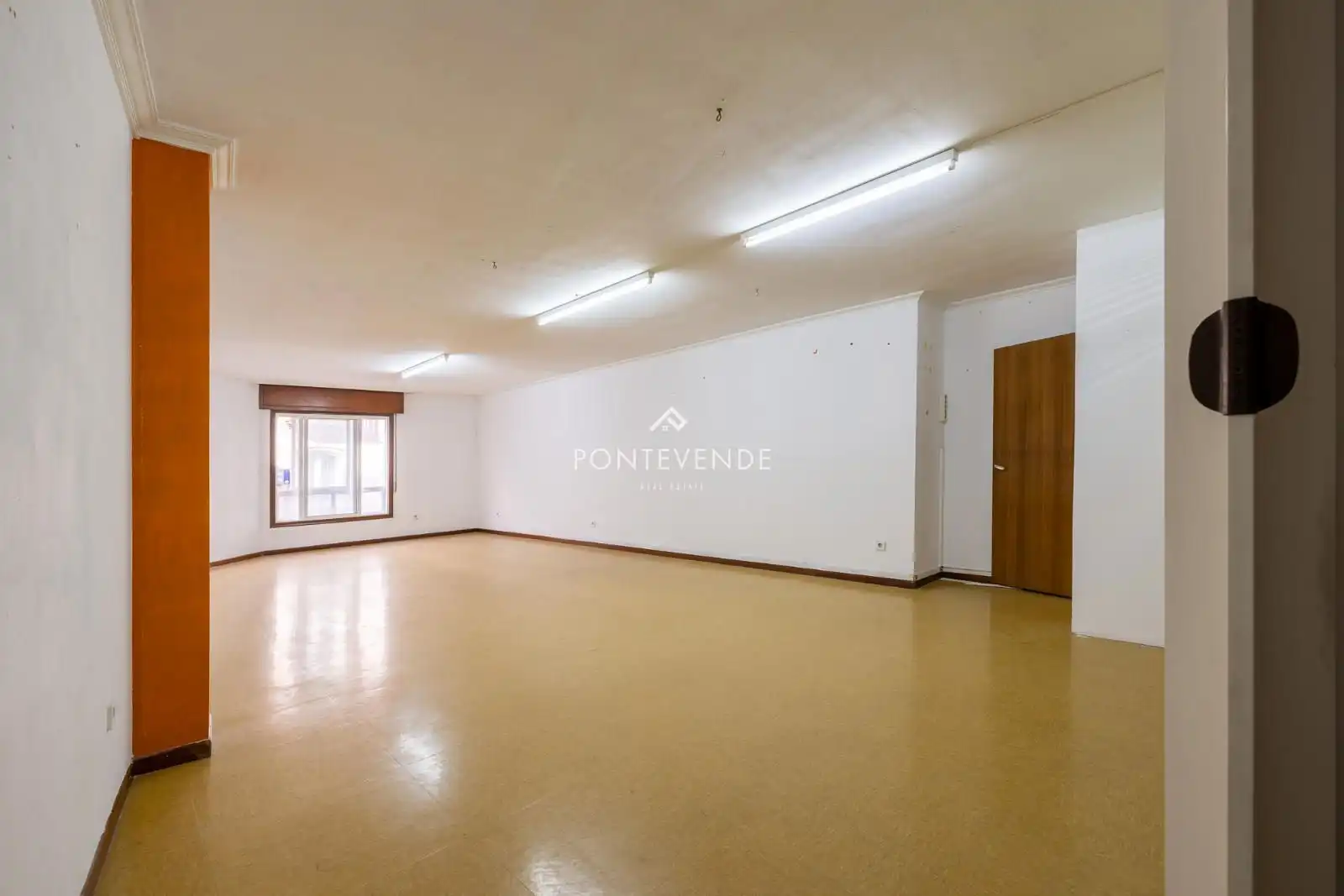 Bureau avec ascenseur à vendre à Zona de Plaza de Barcelos