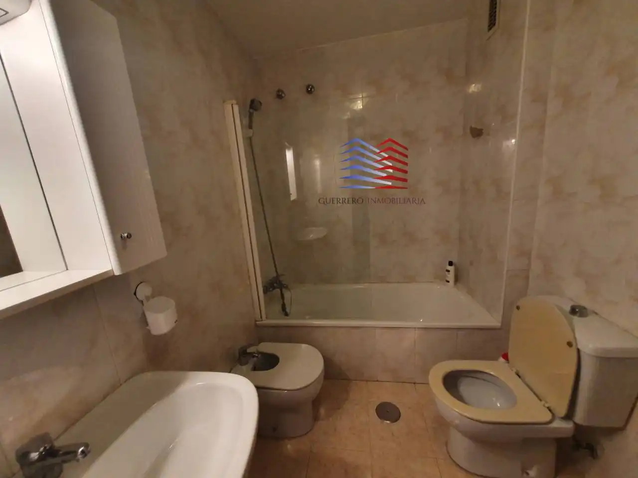 Bathroom of Flat for rent in Ourense Capital   with Heating, Parquet flooring and Storage room