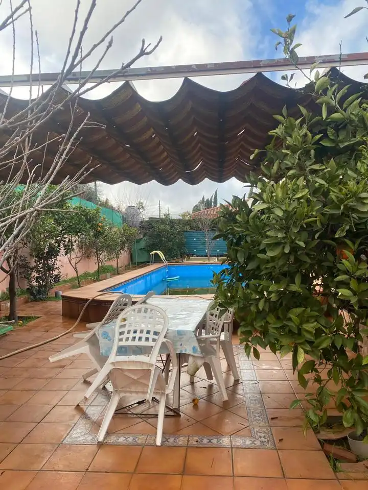 Piscina de Casa o xalet en venda en Dos Hermanas amb Aire condicionat, Jardí privat i Piscina