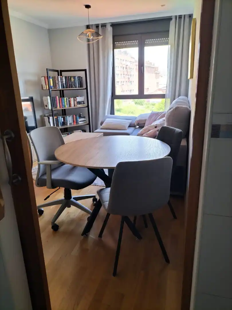 Menjador de Apartament en venda en Oviedo  amb Calefacció, Parquet i Traster