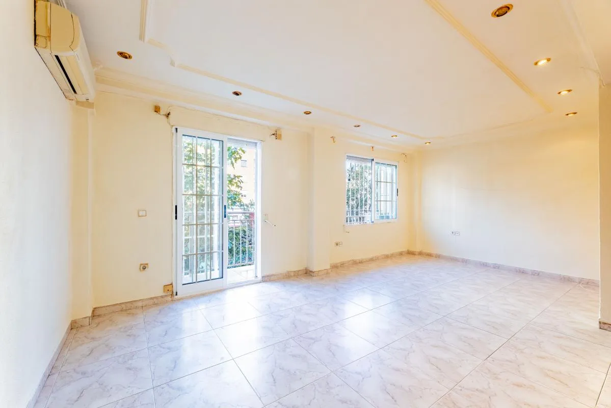 Flat for sale in  Valencia Capital  with Air Conditioner and Heating