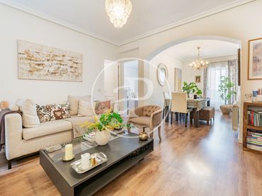 Piso con balcón en venta en Retiro