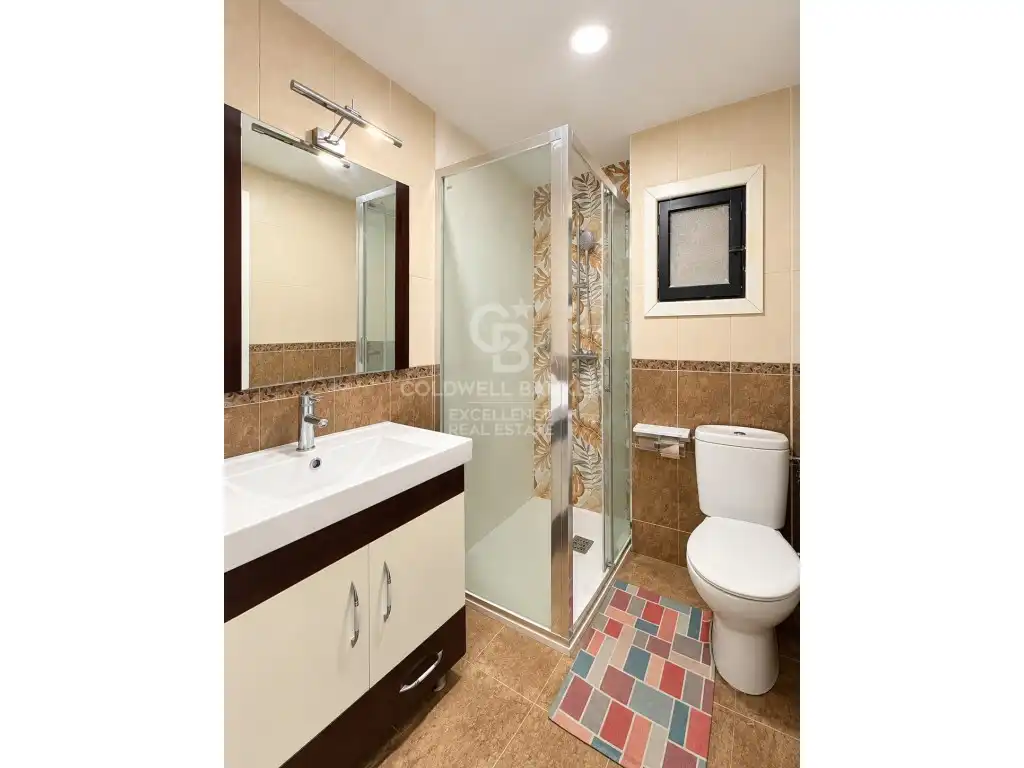 Baño de Piso en venta en Valencia con Aire acondicionado, Horno y Lavadora