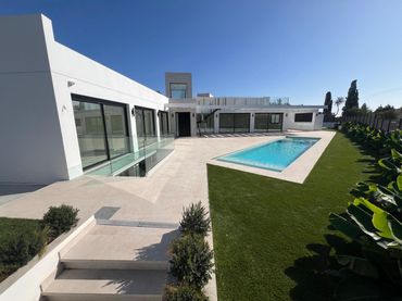 Villa con piscina in vendita a El Faro de Calaburra - Chaparral