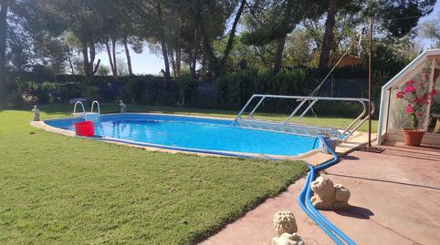 PRECIOSO CHALET EN CIUDAD REALA 5 minutos de Ciudad Real, la finca se ubica en la carretera de Carrión de Calatrava. Muy buen acce