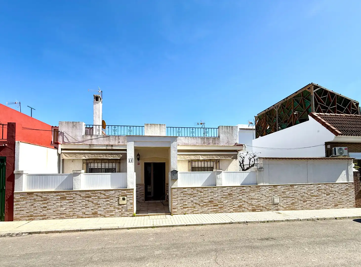 Vista exterior de Casa o xalet en venda en Mairena del Aljarafe