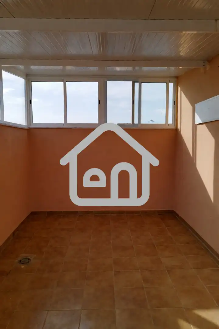 Einfamilien-Reihenhaus zum Verkauf in Requena mit Heizung, Terrasse und Abstellraum