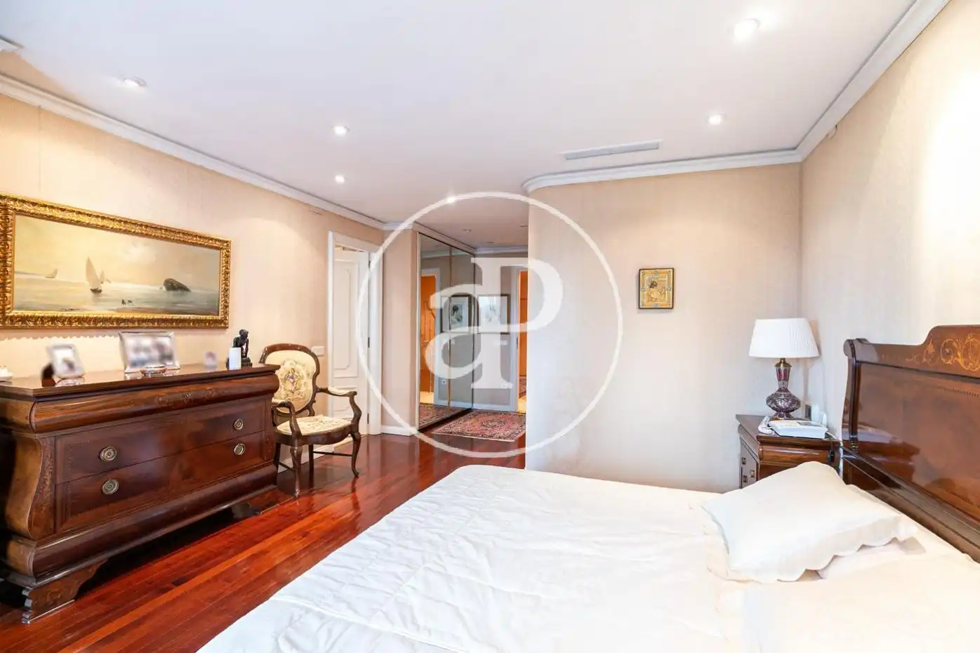 Schlafzimmer von Einfamilien-Reihenhaus zum Verkauf in Barcelona mit Klimaanlage, Heizung und Privatgarten