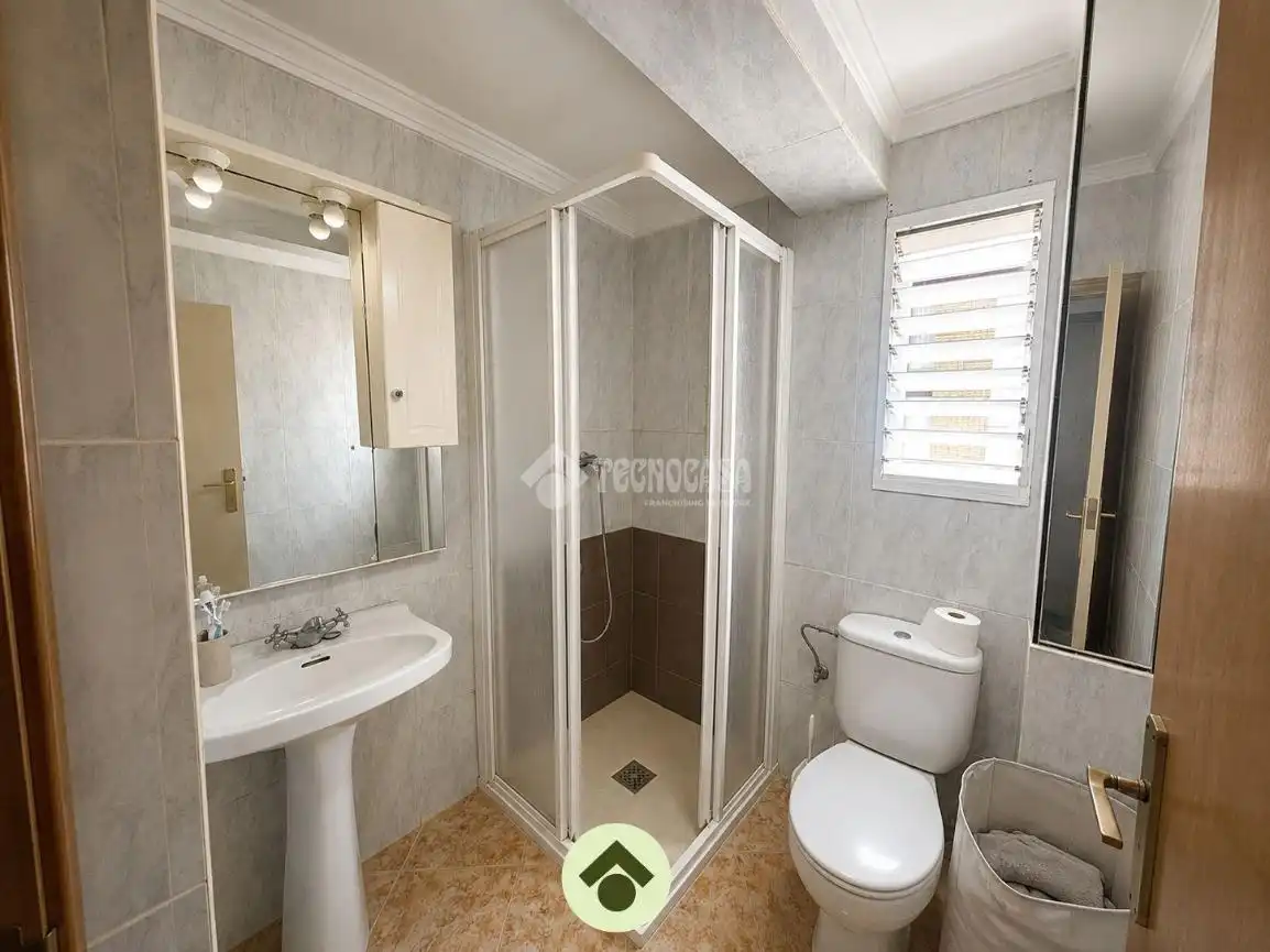 Badezimmer von Wohnung zum Verkauf in El Carpio mit Klimaanlage, Möbliert und Balkon