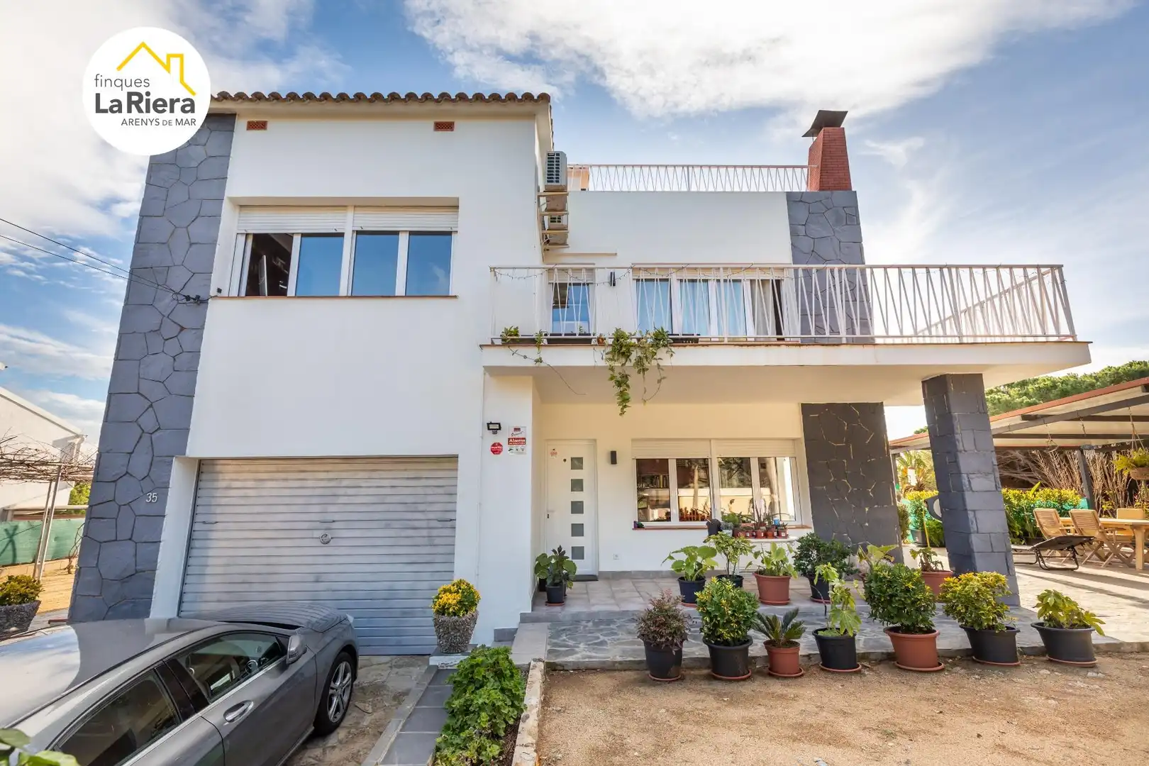 Vista exterior de Casa o xalet en venda en Arenys de Munt amb Aire condicionat, Jardí privat i Terrassa