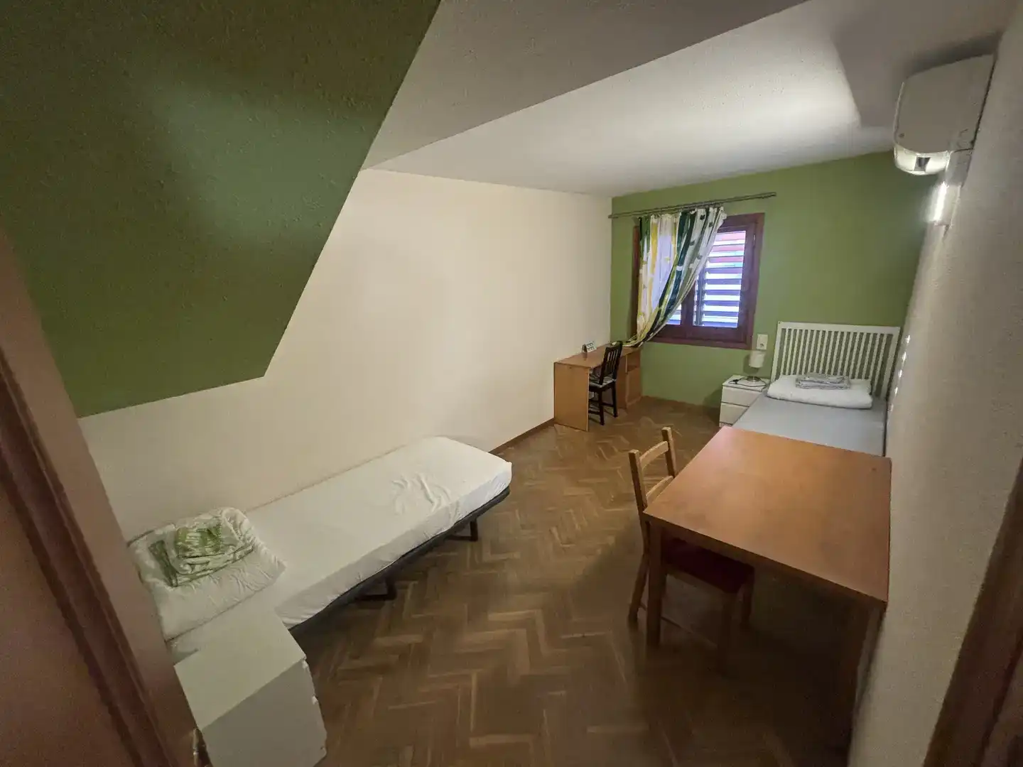 Casa adosada para compartir en Barcelona con Aire acondicionado, Jardín privado y Parquet