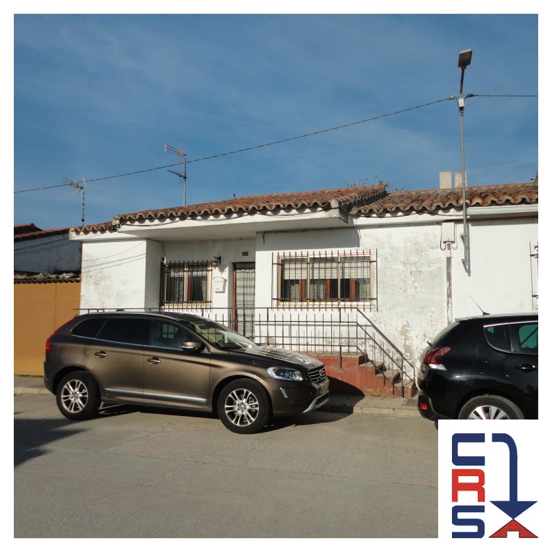 Vista exterior de Casa o xalet en venda en Alcazarén amb Calefacció, Jardí privat i Internet