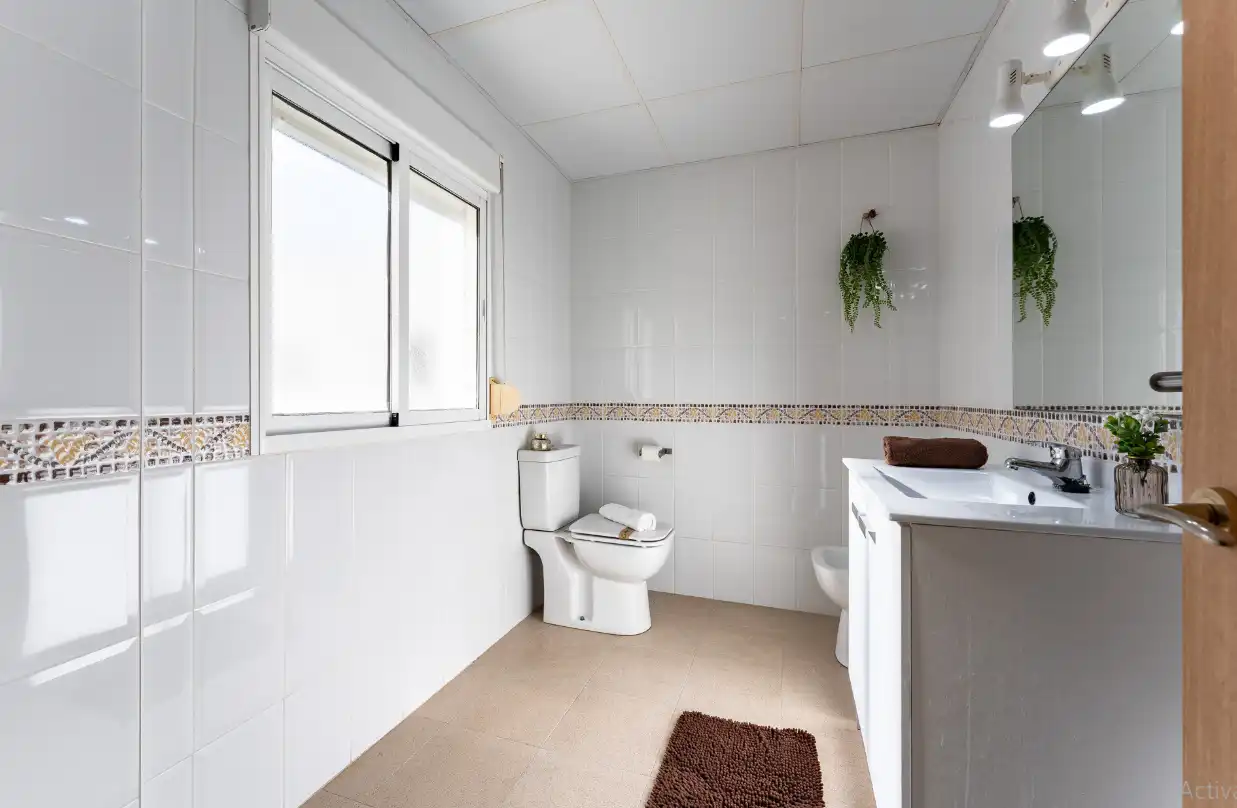 Bathroom of Flat for sale in Benalmádena  with Air Conditioner, Heating and Furnished