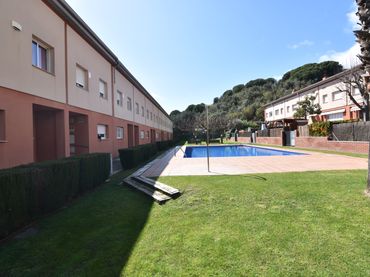 Adossat amb piscina en venda a Calella