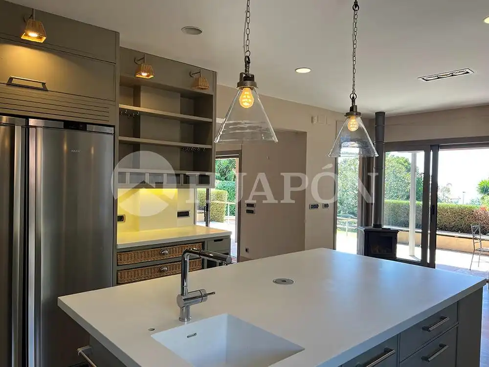 Cocina de Casa o chalet en venta en Alella con Aire acondicionado, Calefacción y Jardín privado