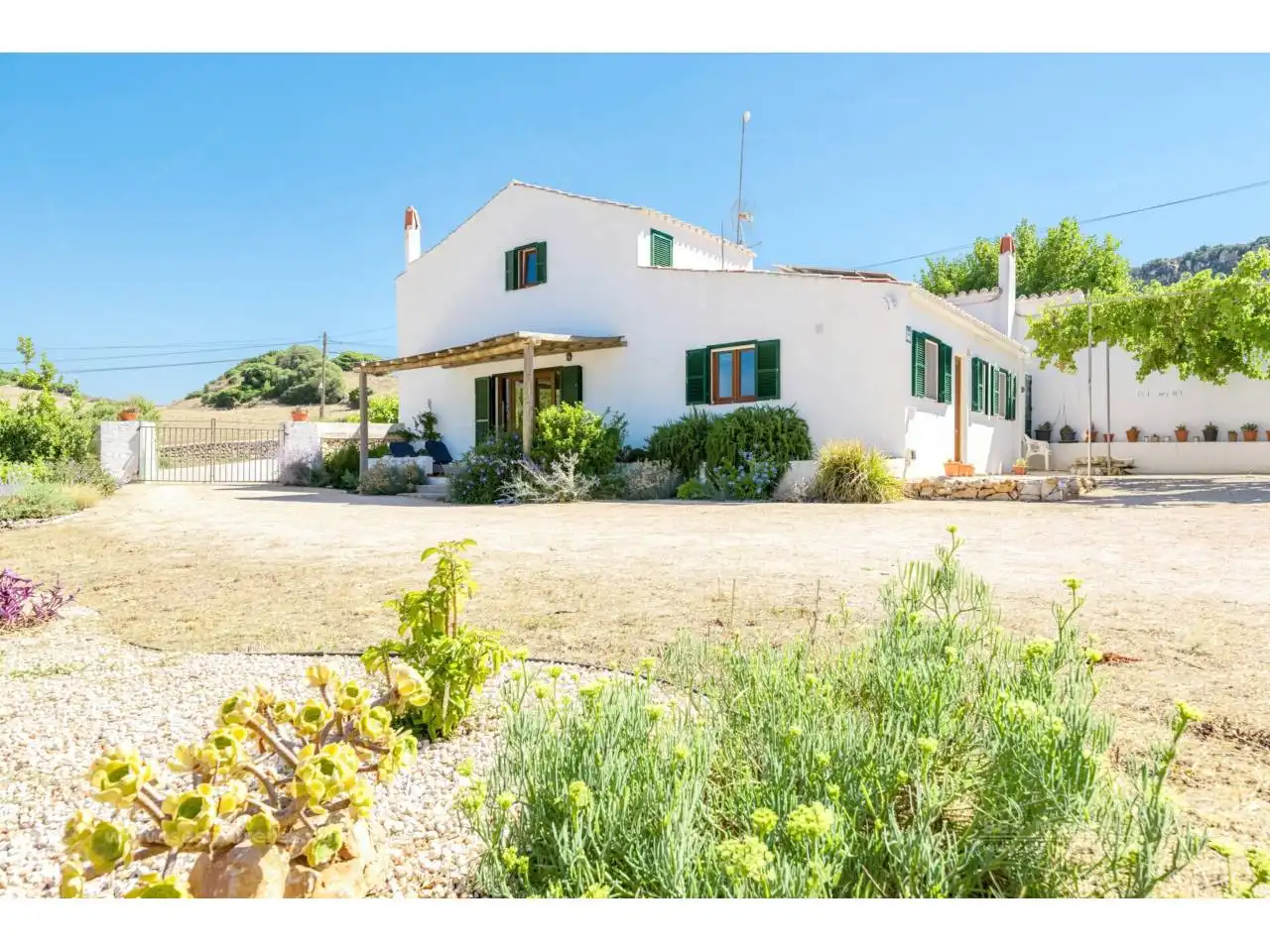 Vista exterior de Finca rústica en venda en Es Migjorn Gran amb Jardí privat i Terrassa