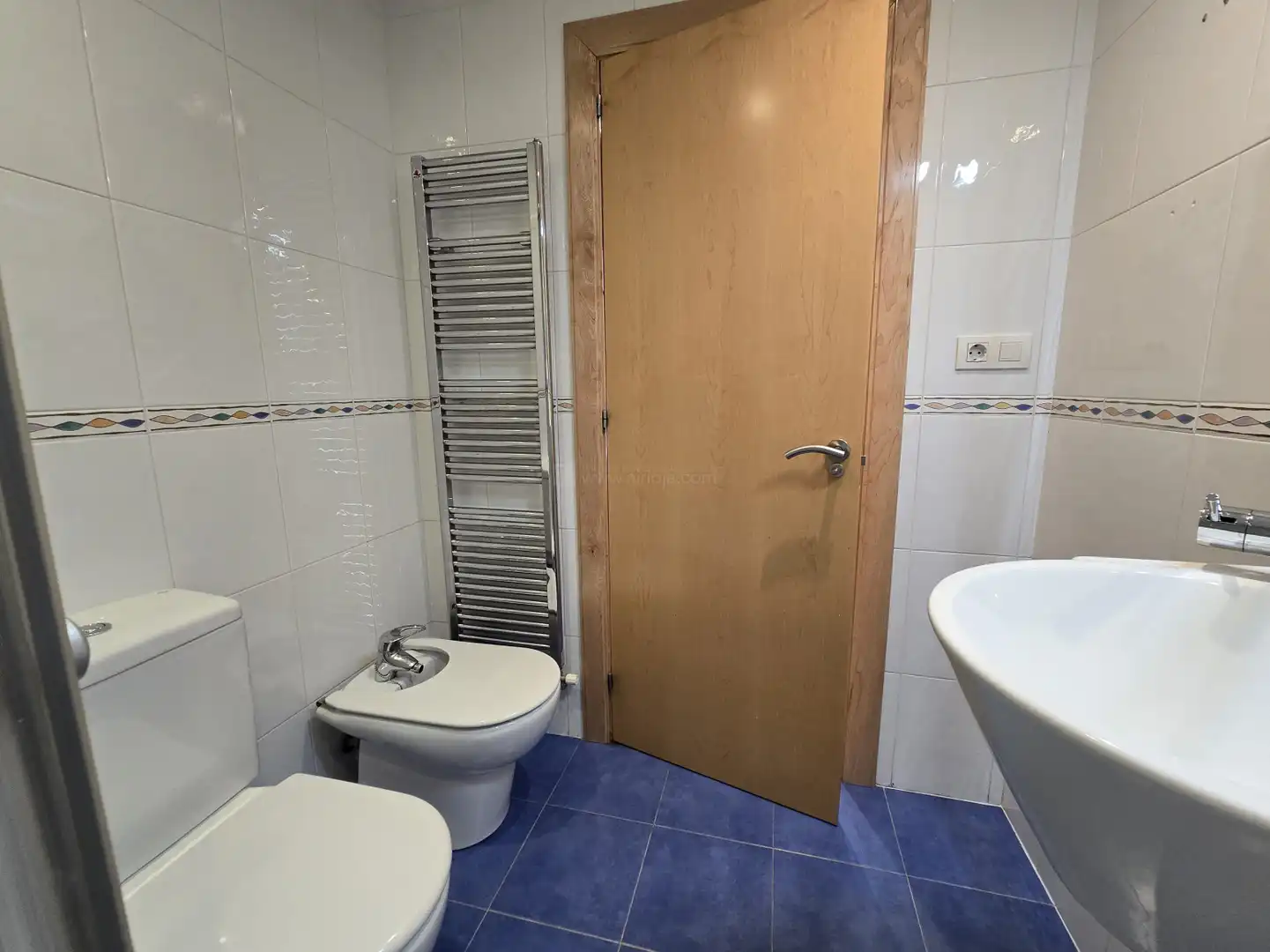 Bathroom of Flat for sale in  Logroño  with Air Conditioner, Heating and Storage room