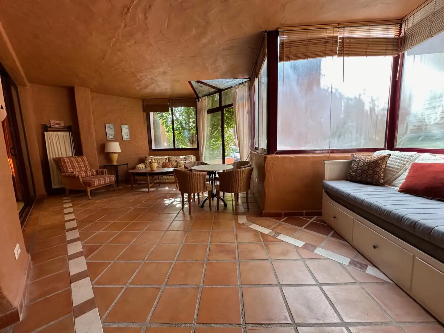 Sala de estar de Planta baja en venta en Estepona con Aire acondicionado, Terraza y Piscina