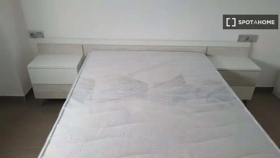Dormitori de Apartament per a compartir en Málaga amb Aire condicionat, Terrassa i Moblat