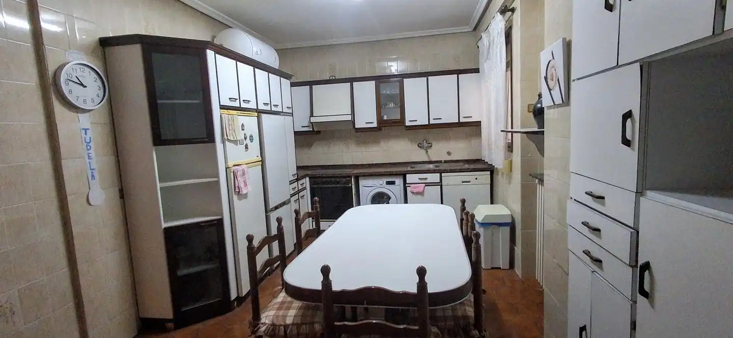 Kitchen of Flat for sale in Tudela  with Air Conditioner, Heating and Parquet flooring