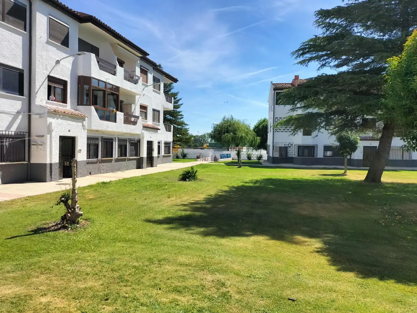 Vista exterior de Pis en venda en Villada amb Calefacció, Jardí privat i Terrassa