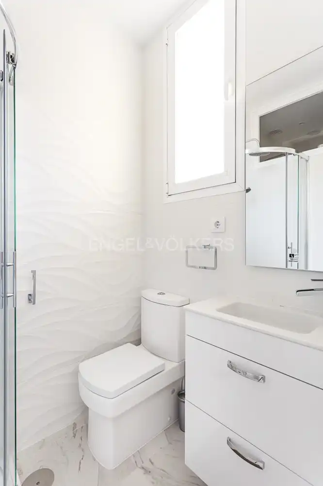 Bathroom of Flat for rent in Madrid  with Air Conditioner, Heating and Furnished