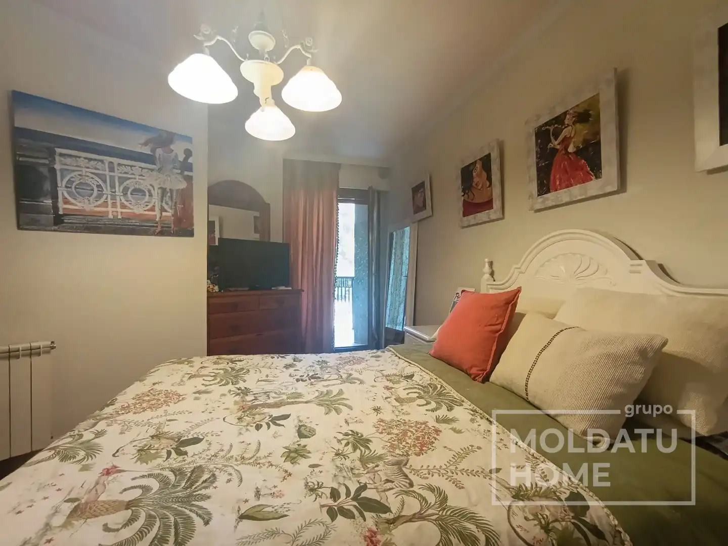 Habitación de Piso en venta en Irun  con Calefacción, Terraza y Trastero