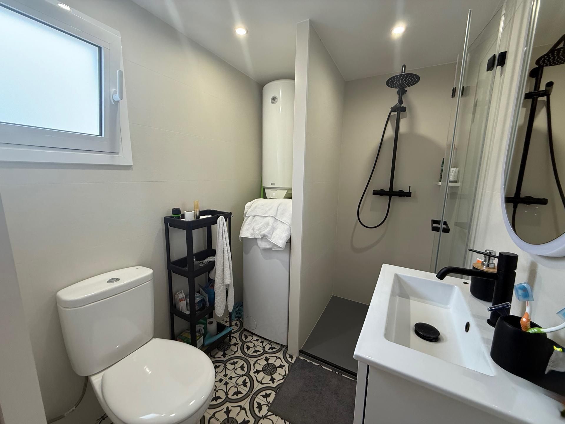 Baño de Piso en venta en Pineda de Mar con Calefacción y Balcón