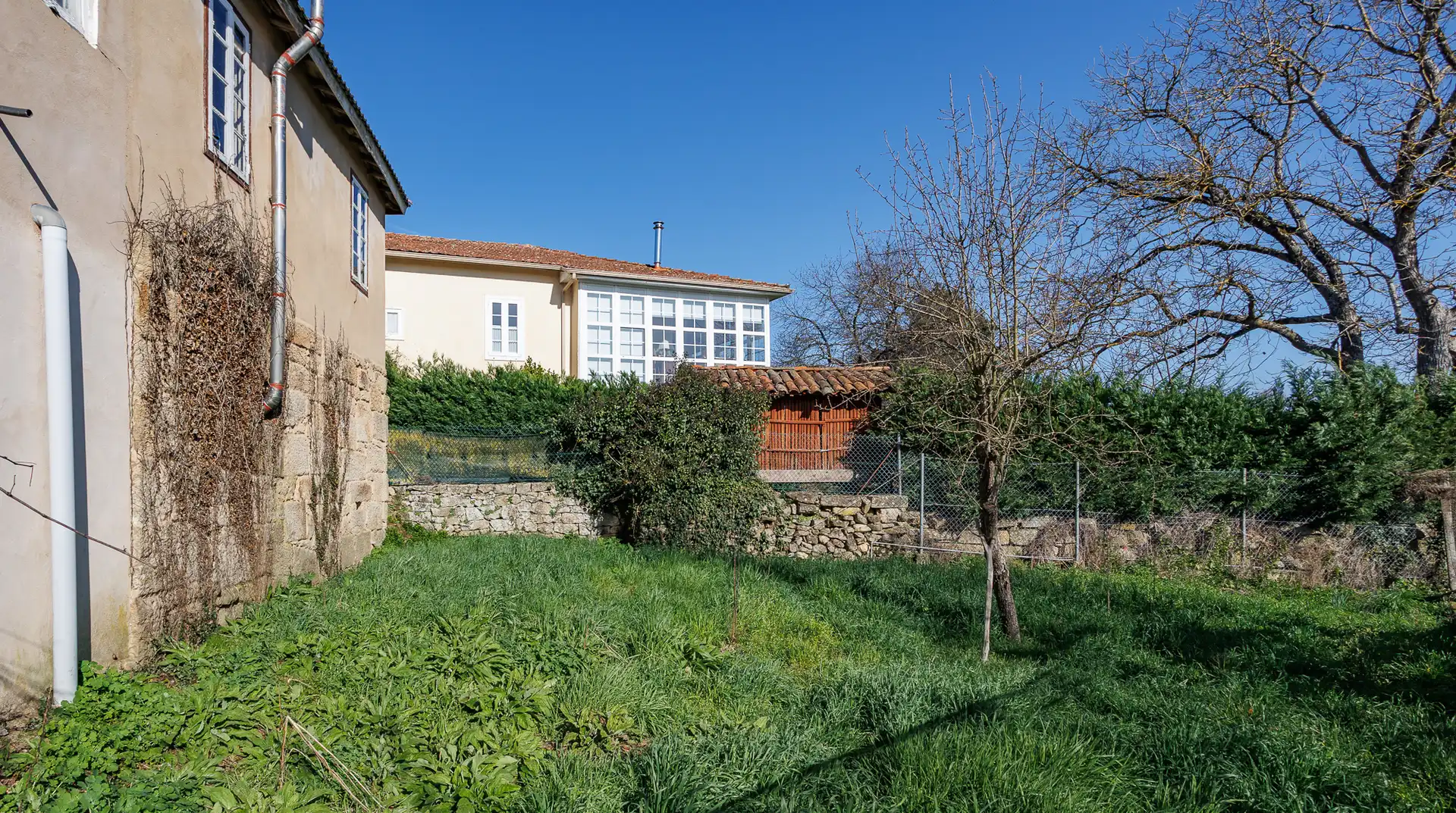 Vista exterior de Finca rústica en venda en Vilar de Barrio amb Moblat