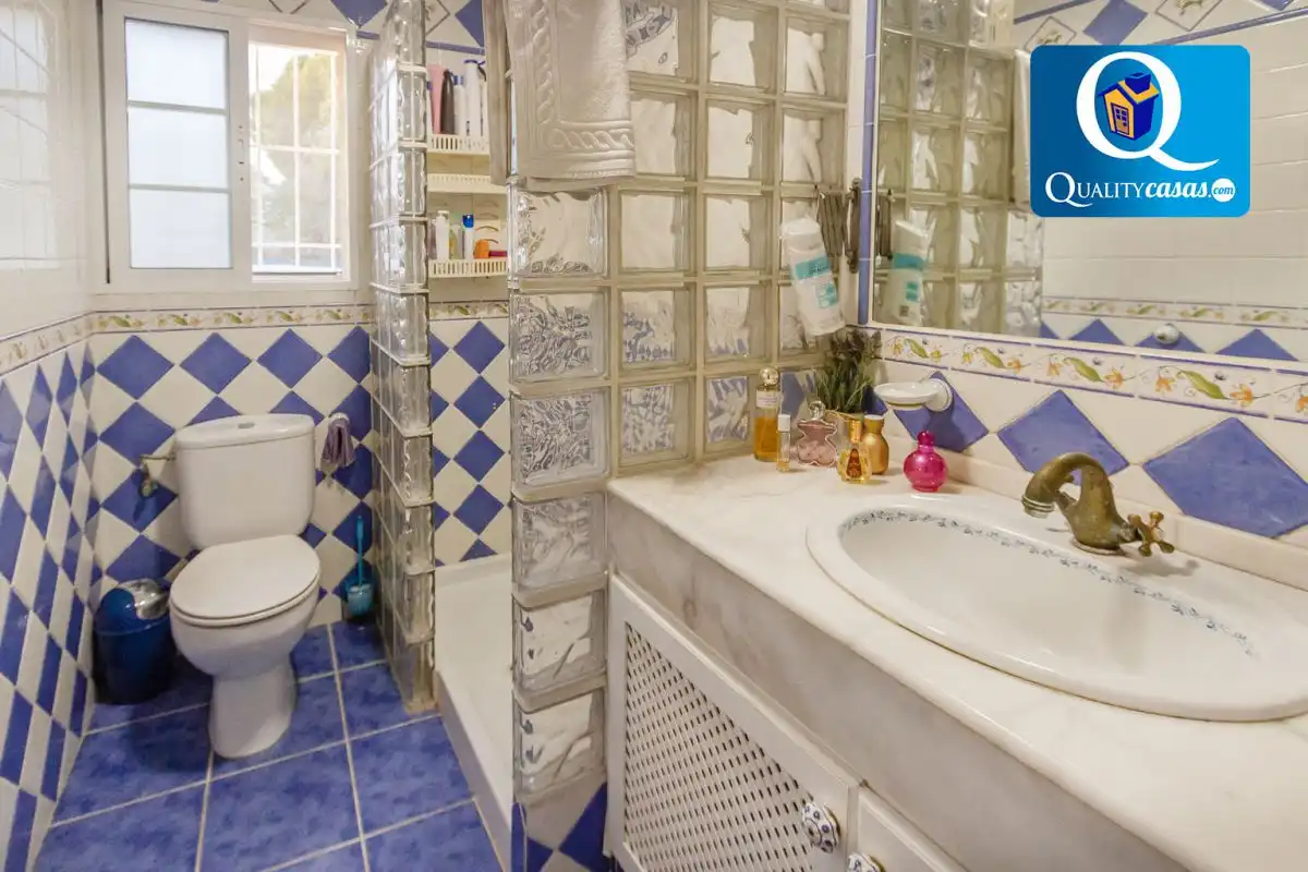 Baño de Casa o chalet en venta en Mutxamel con Aire acondicionado, Calefacción y Terraza