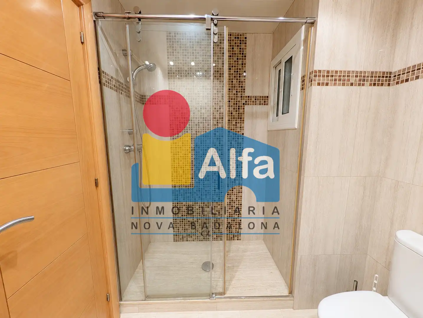 Baño de Piso en venta en Badalona con Aire acondicionado, Calefacción y Jardín privado